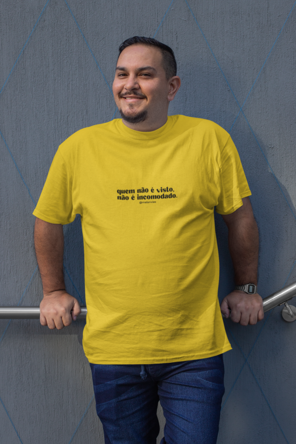 T-shirt Premium "Quem não é visto não é incomodado." - Image 2
